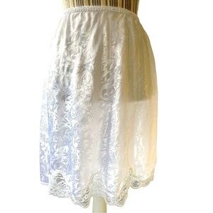 LUCIE Ann half slip, size M, vintage, made in USA, satin and lace, 100%polyester